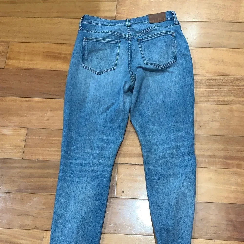 Madewell Classic Distressed Blue Ankle Jeans size 27